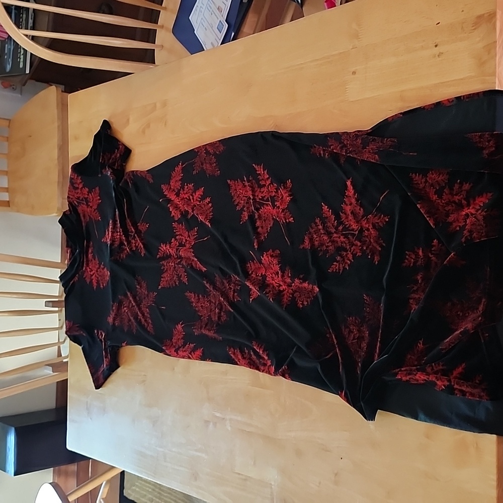 Teddi evening black w red leaves